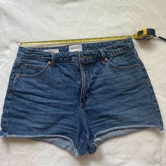 Universal Thread Size 10 Jean Shorts - Picture 11 of 14